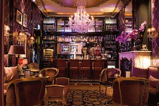 this pictures let you discover the sumptuous bar in the 4 star hotel the Toren 
